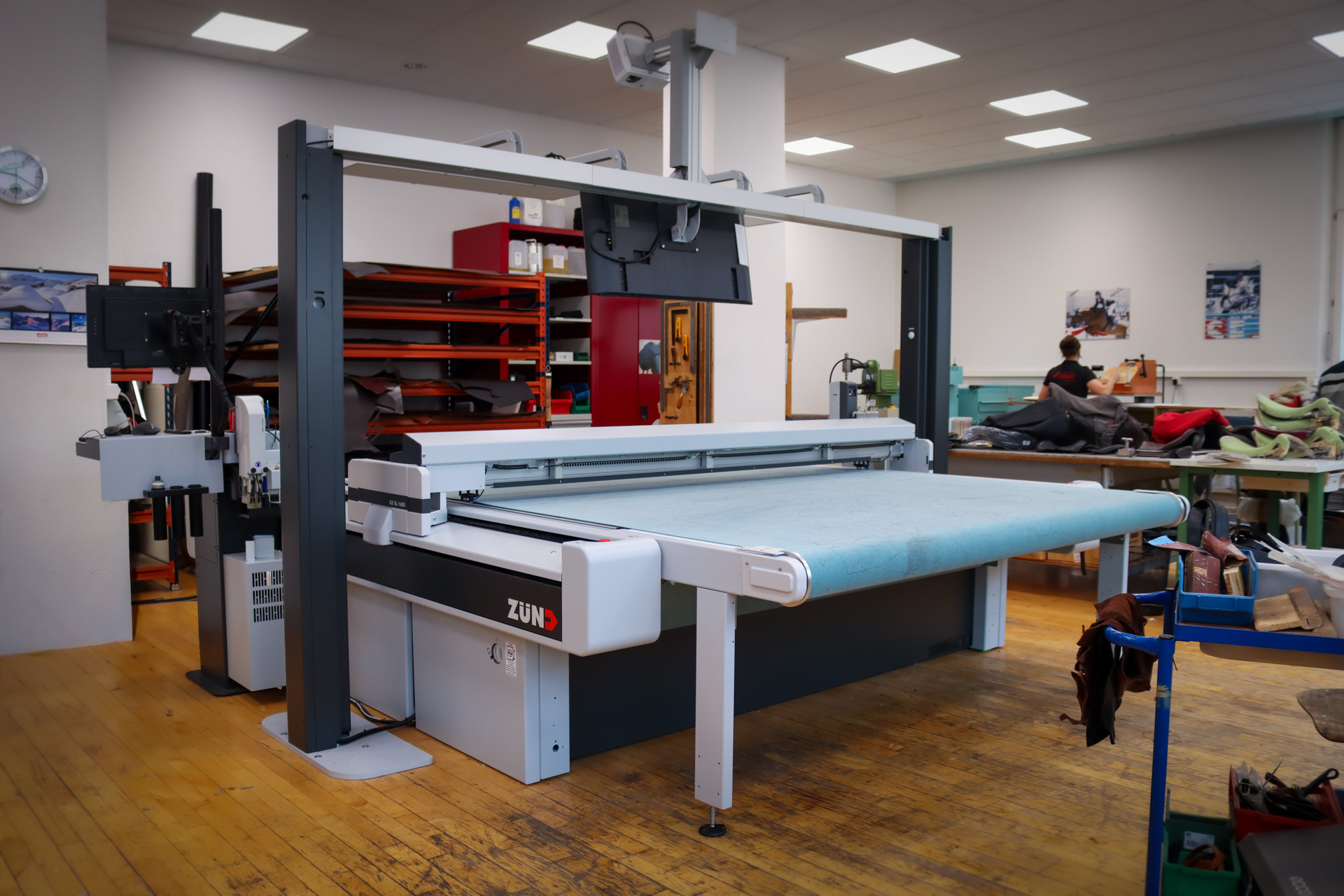 Traditionelles Handwerk trifft digitale Präzision, Ein Zünd Cutter